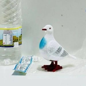 حمامة صغيرة متحركة على مشد جانبي