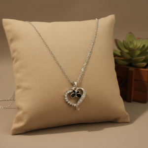 سلس قلب بفراشة سوداء رقم 085