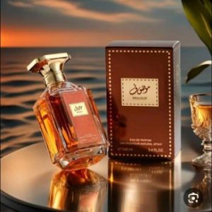 عطر موصوف مزيج عطري متوازن يناسب الجنسين